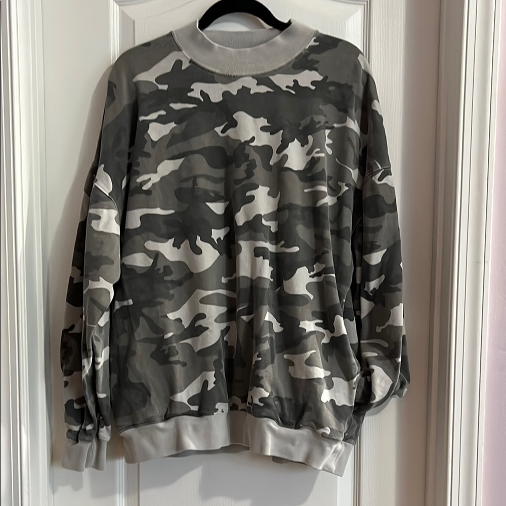 Aelfric Eden Gray and Black Crewneck Sweater